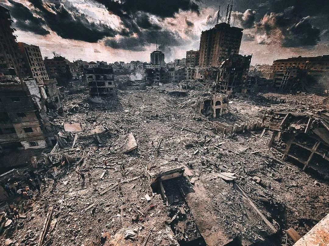 Al-Remal neighborhood in Gaza City after three days of airstrikes