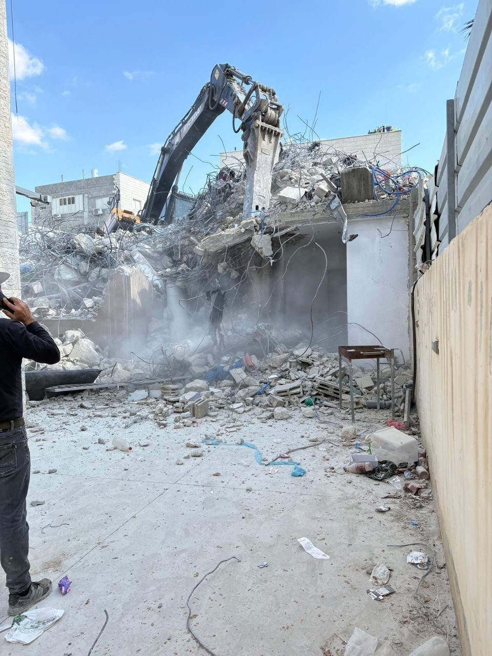 Israeli authorities demolish Palestinian house in Rahat