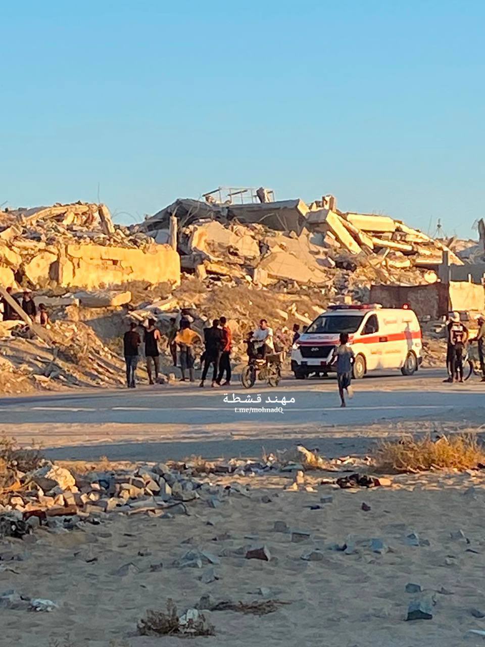 Israeli aircraft bombard Al-Sheikh Ejlin neighborhood, Gaza City