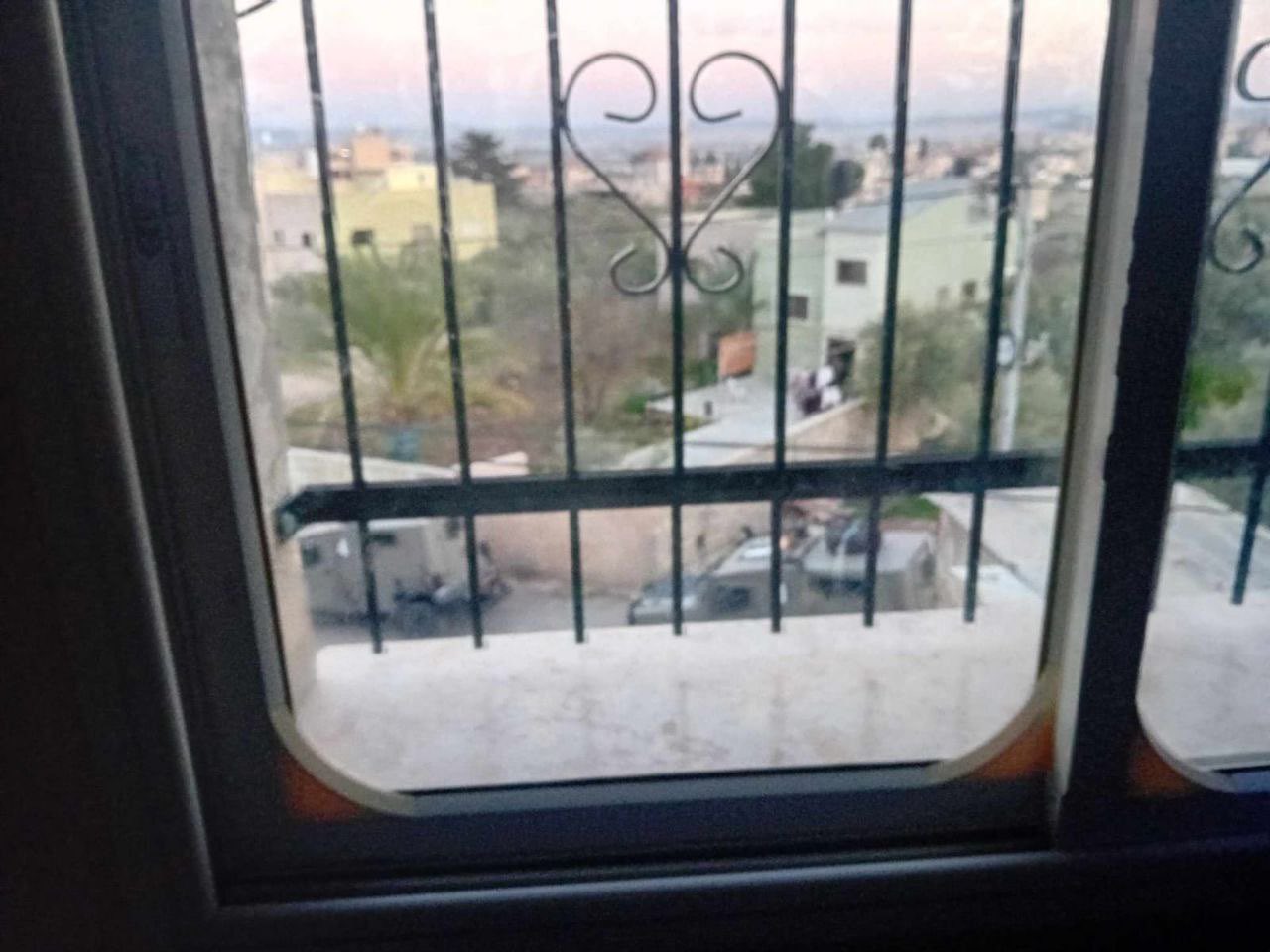 Israeli forces storm Ti’nik near Jenin, besiege building