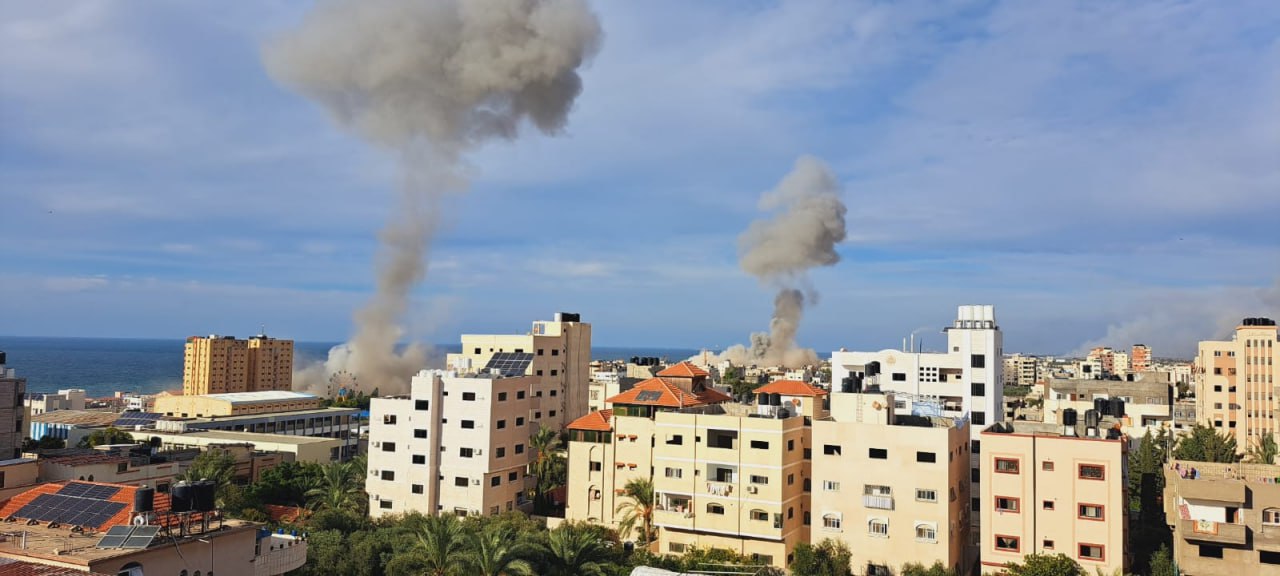 Israeli warplanes strike vicinity of Assafina Building in Gaza City