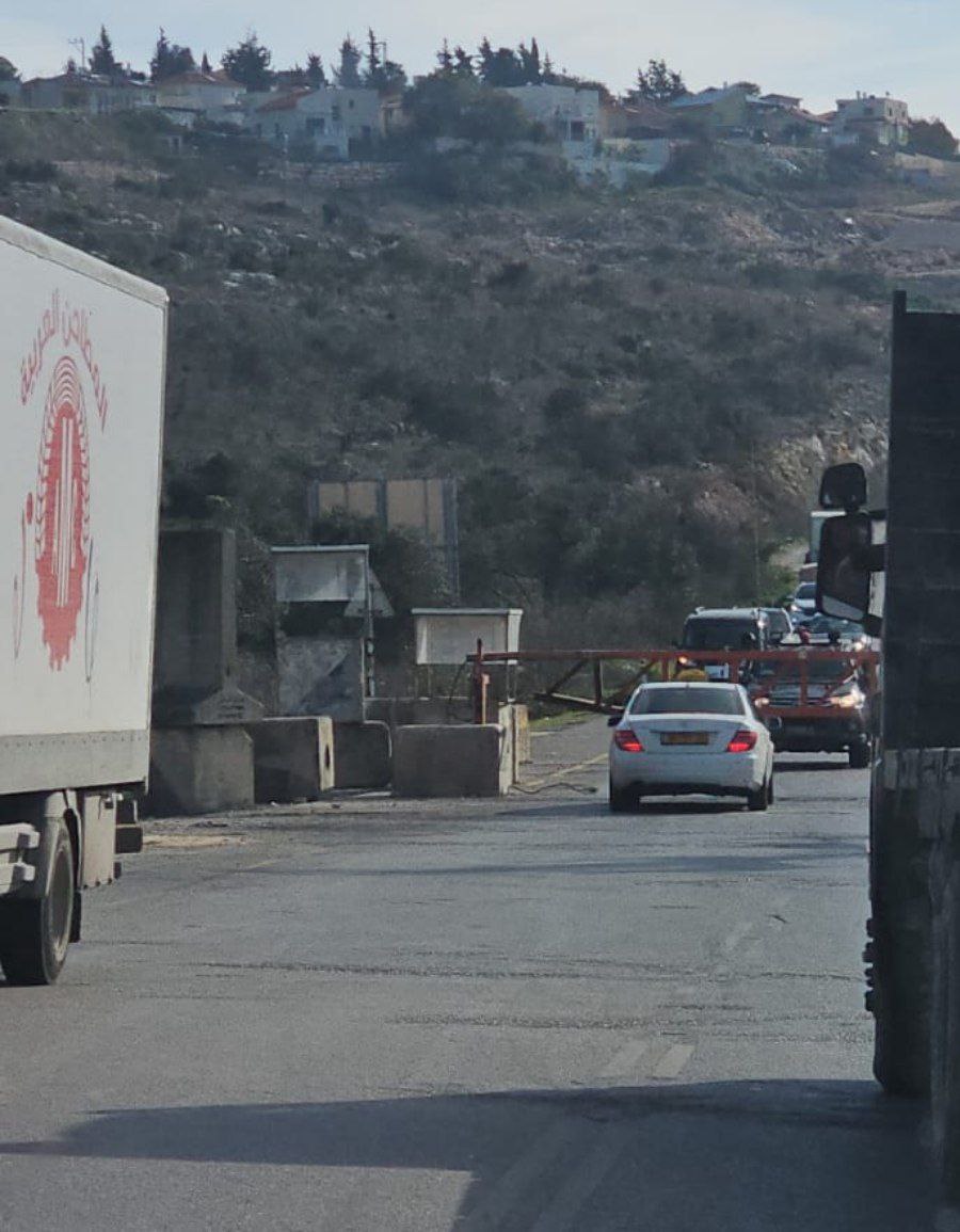Israeli forces close entrance to Qarawat Bani Hassan in West Bank