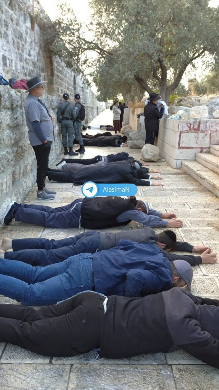 Israeli settlers perform Talmudic rituals at Al-Aqsa Mosque