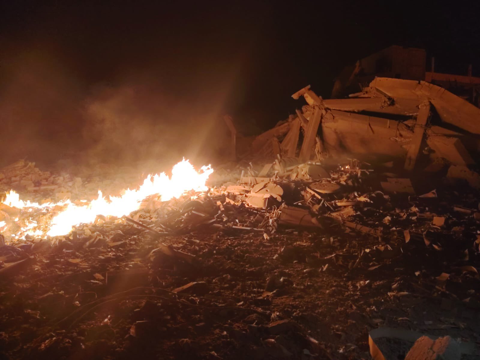 Israeli artillery shelling east of Al Zaytoun and west of Al Shuja’yia in Gaza
