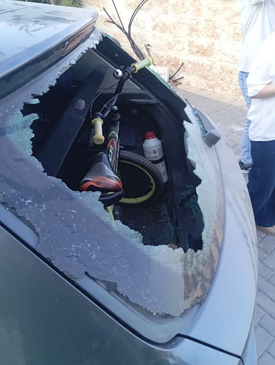 Israeli settlers vandalize Palestinian vehicle in Ithna, West Bank