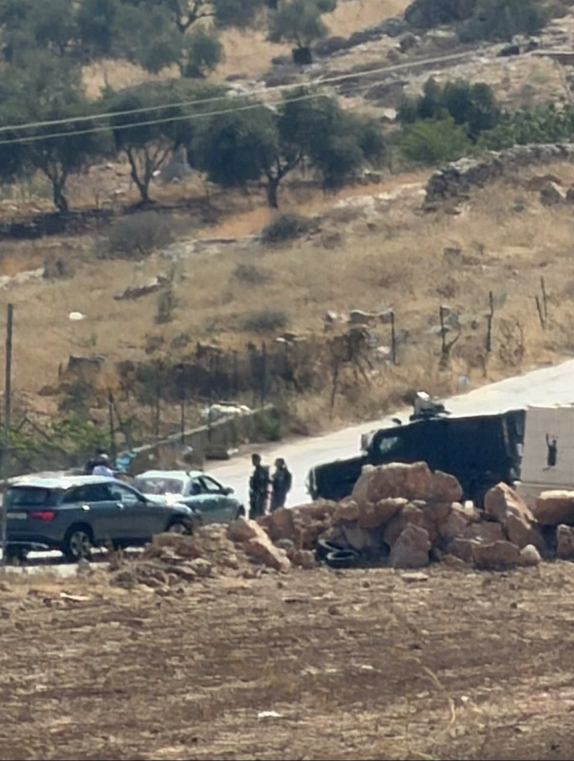 Israeli forces set up checkpoint at Al-Mughayyir village entrance