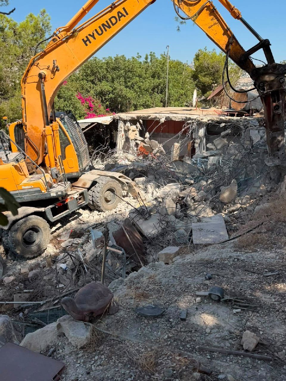 Israeli authorities force Palestinian family to demolish Jerusalem home