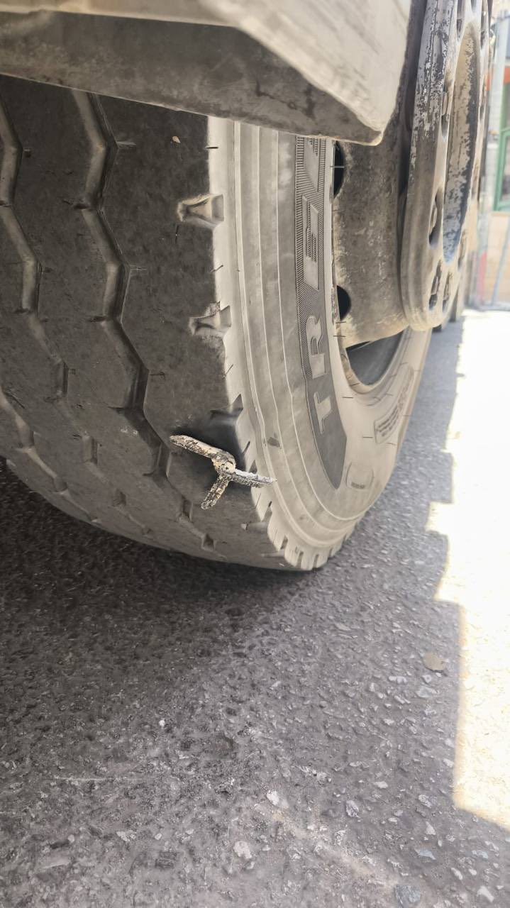 Israeli settlers throw metal scraps on Silwad landfill road