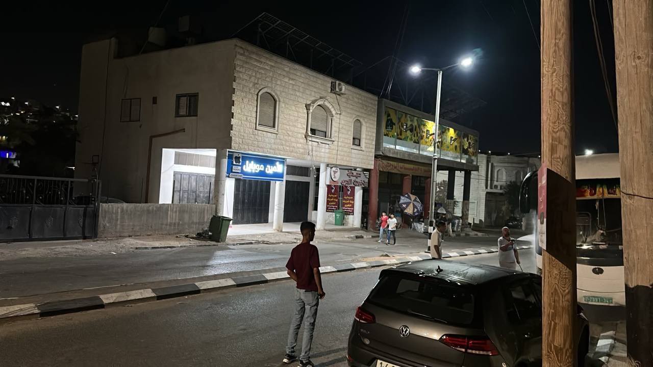 Israeli forces force shop closures in Beit Furik, Nablus