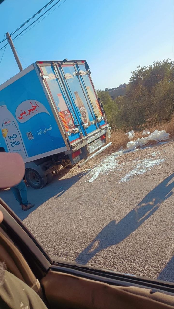 Israeli settlers attack dairy delivery vehicle near Nablus