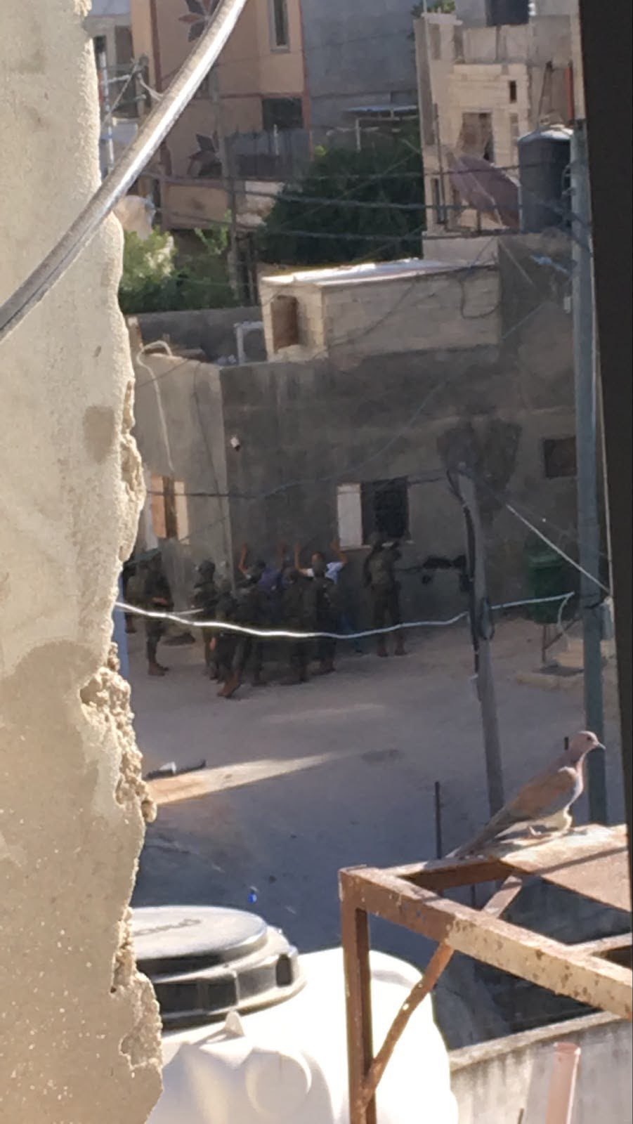 Israeli forces assault Palestinians in Qalandia refugee camp