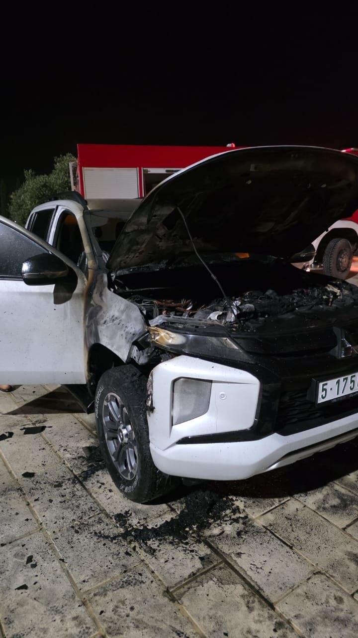 Israeli settlers burn Palestinian hut and vehicle in Usarin, West Bank