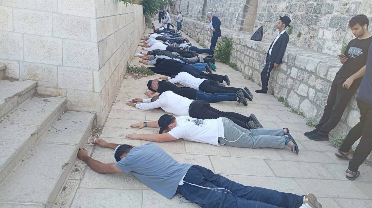 Israeli settlers storm Al-Aqsa Mosque, perform Talmudic rituals