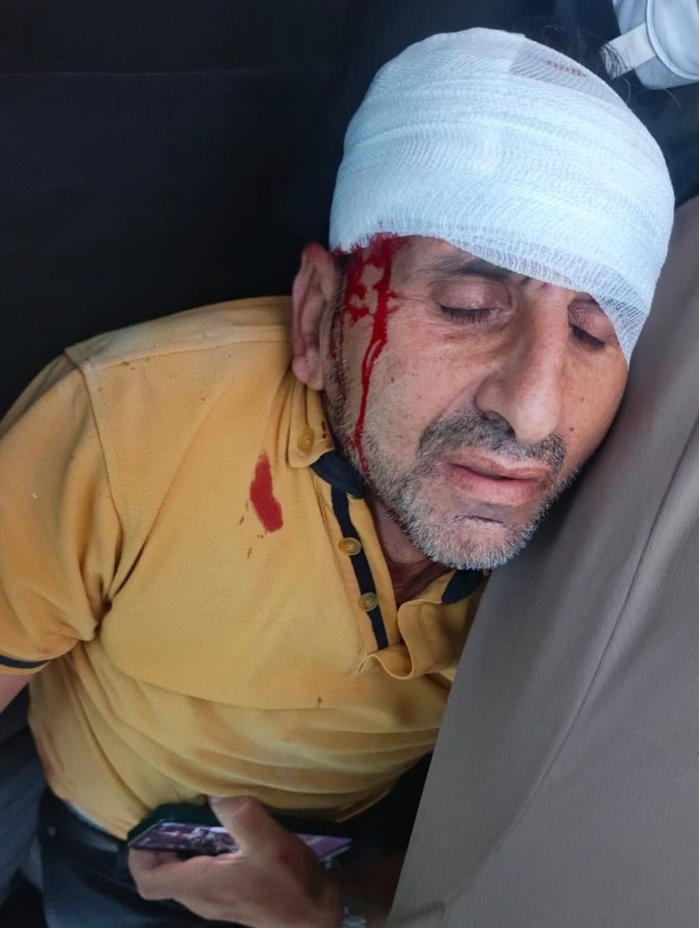 Israeli settlers shoot at civilians and burn property in Awarta, south of Nablus