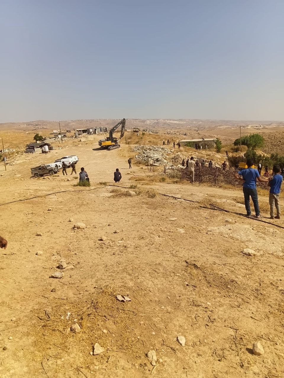 Israeli demolition machinery storms Al-Zuweidin village south of Hebron