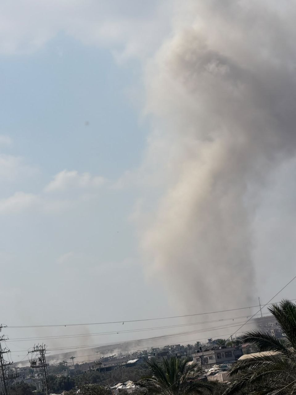Israeli forces detonate massive explosion between Khan Younis and Deir El-Balah
