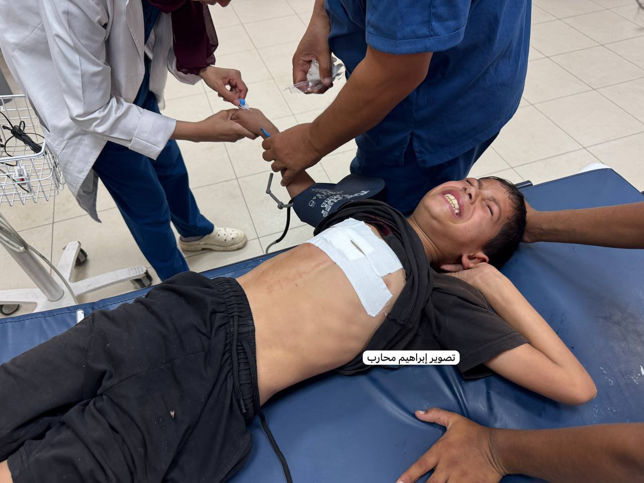 Palestinian child injured by Israeli gunfire in Khan Younis
