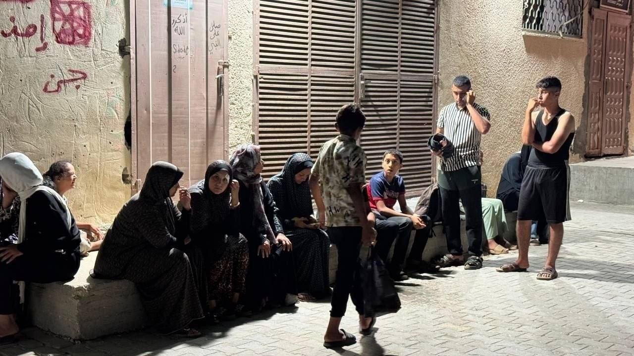 Panic and displacement at Al-Aqsa Martyrs Hospital after Israeli evacuation warnings