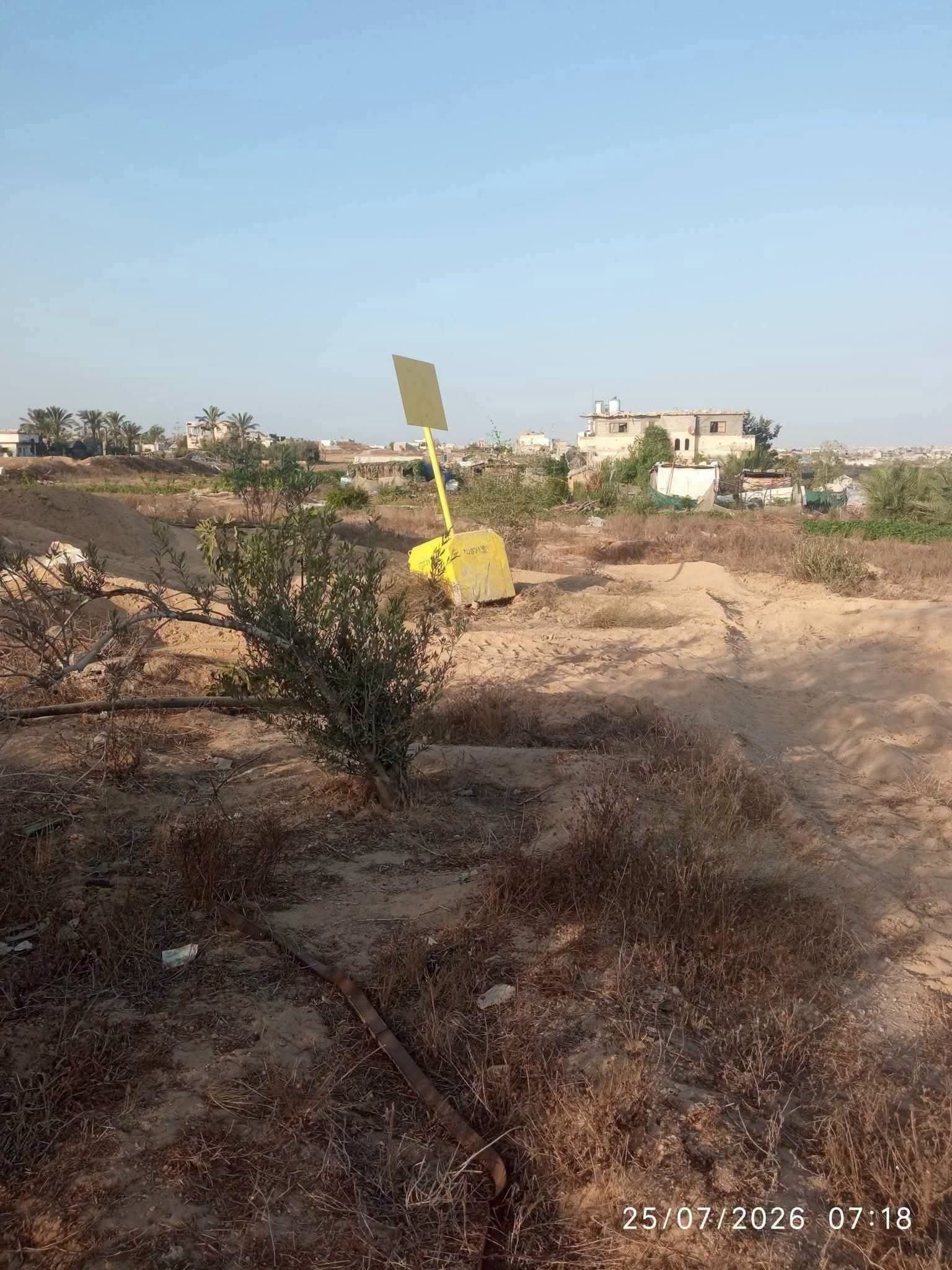 Israeli forces advance in central Gaza, displacing families