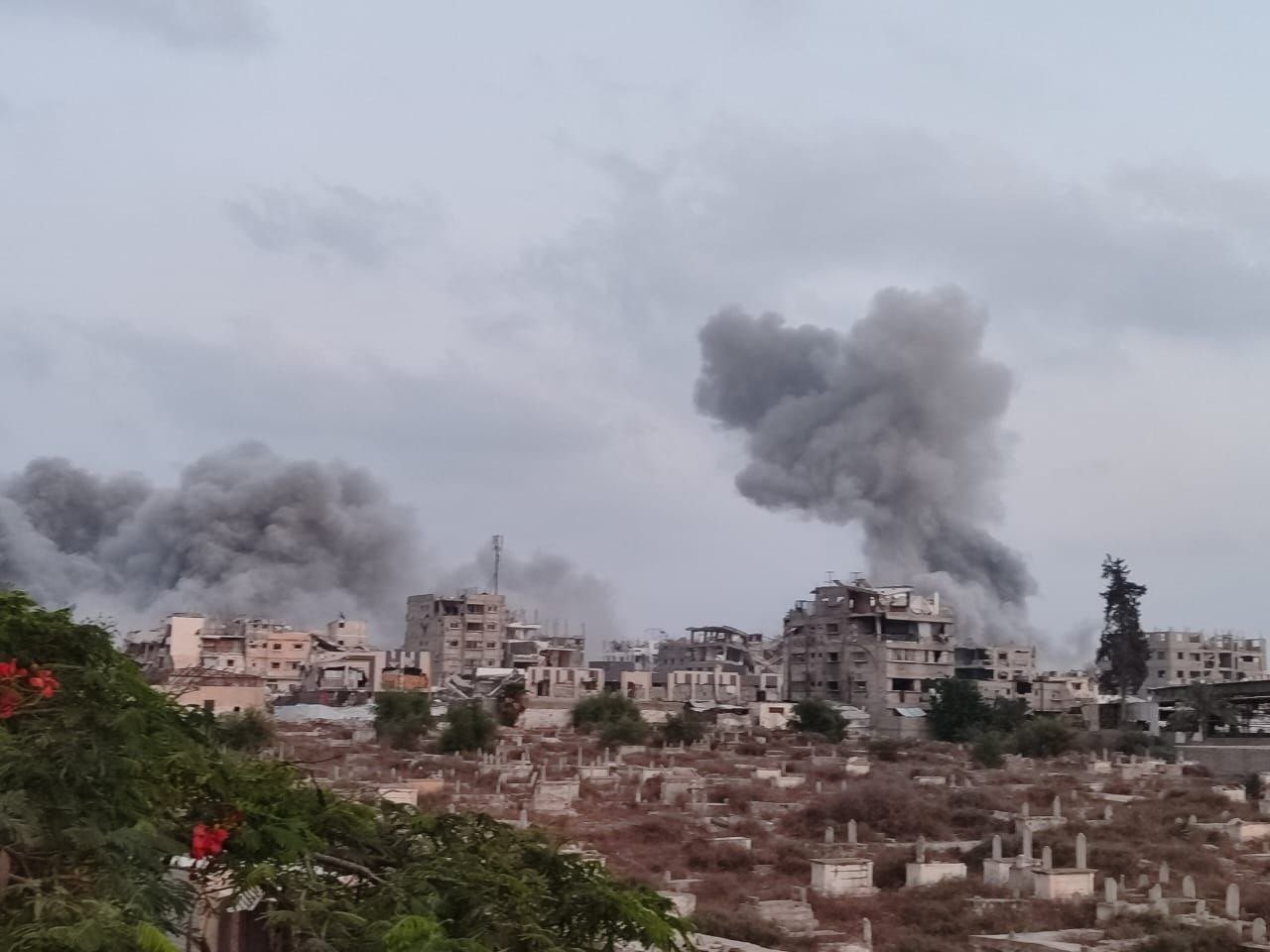 Israeli airstrikes hit eastern Khan Younis in southern Gaza