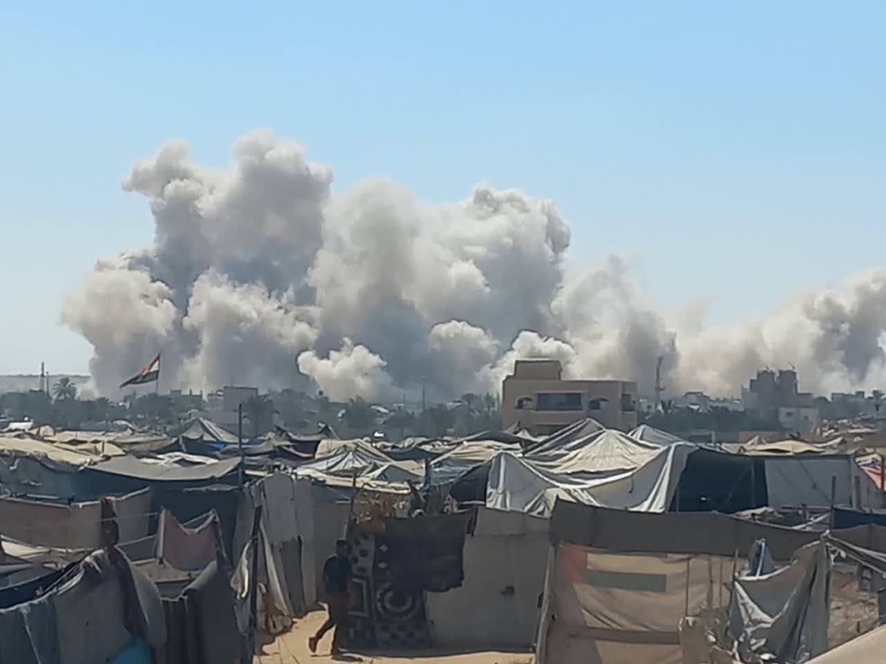 Israeli forces blow up homes southeast of Deir Al-Balah