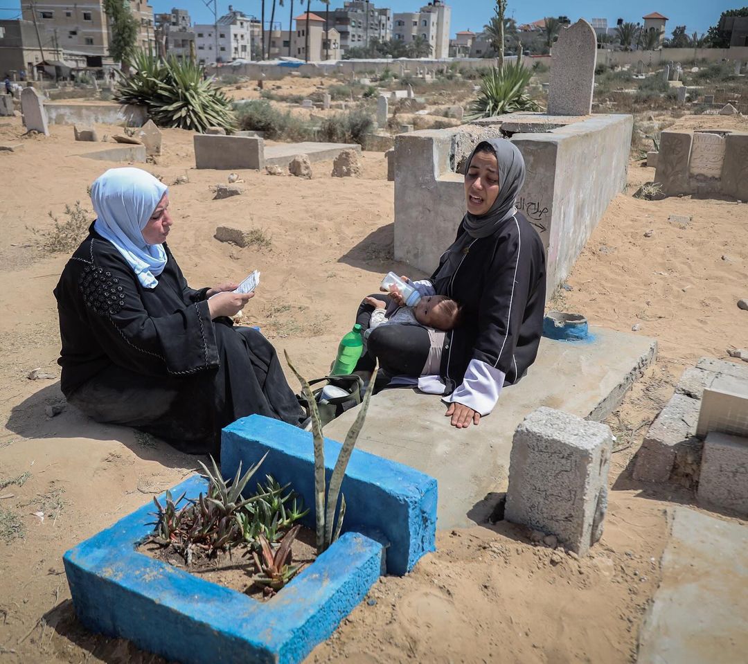 Palestinian families visit martyred loved ones in Gaza