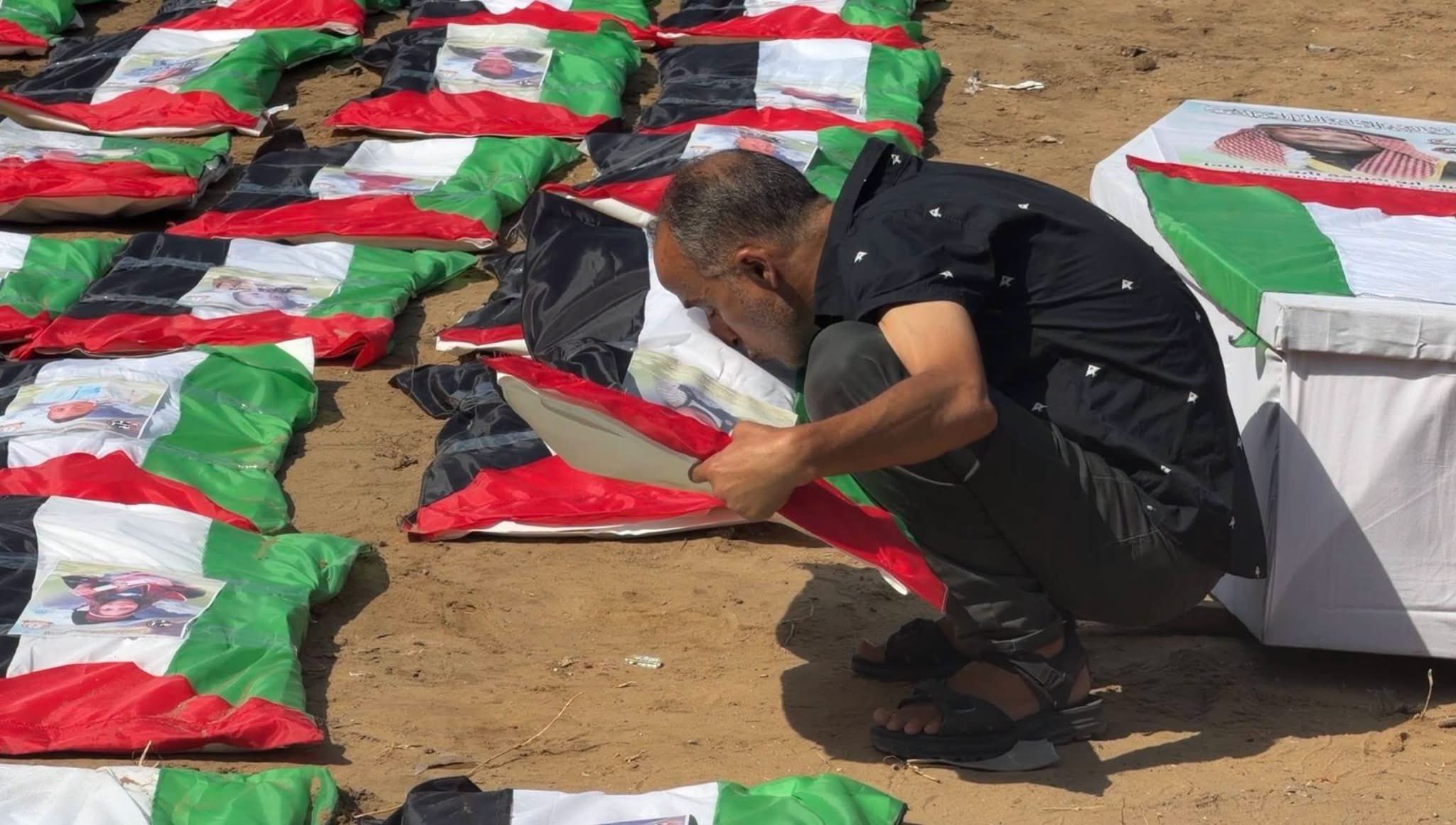 Gaza buries 112 members of Abu Sharia and Al-Hasayna families