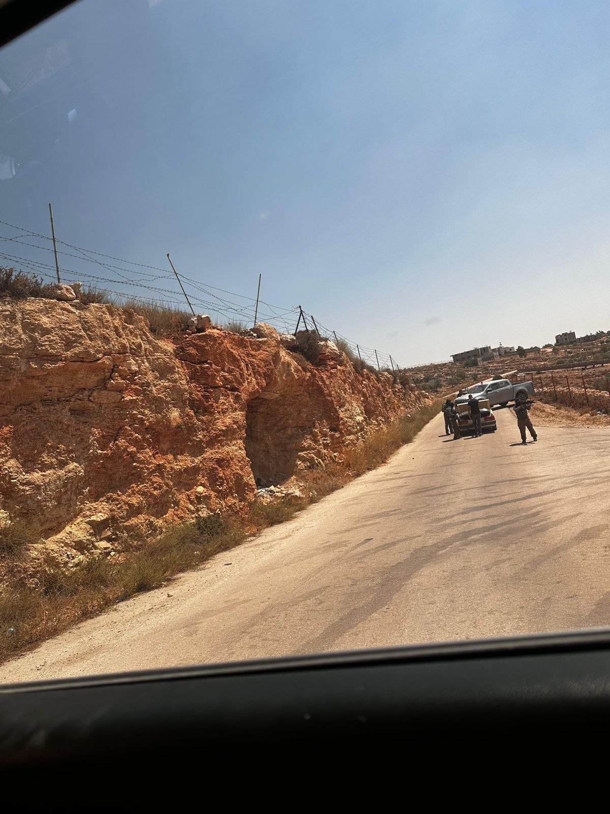 Israeli settlers raid Beit Furik, block access to mosques in West Bank
