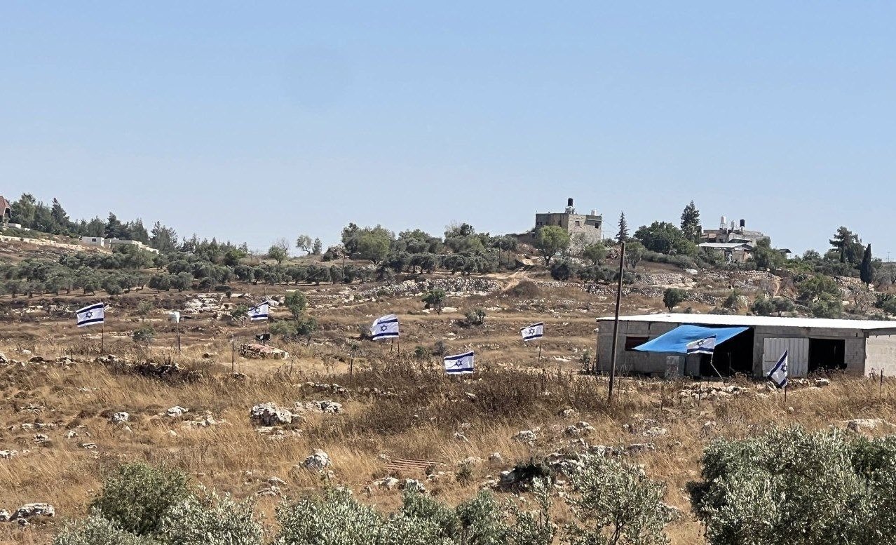 Israeli settlers seize Palestinian land, establish outpost in Qaryout