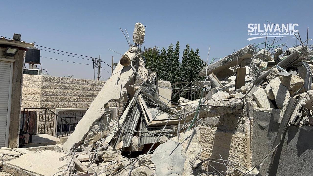 Israeli bulldozers demolish Palestinian family homes in At-Tur, Jerusalem
