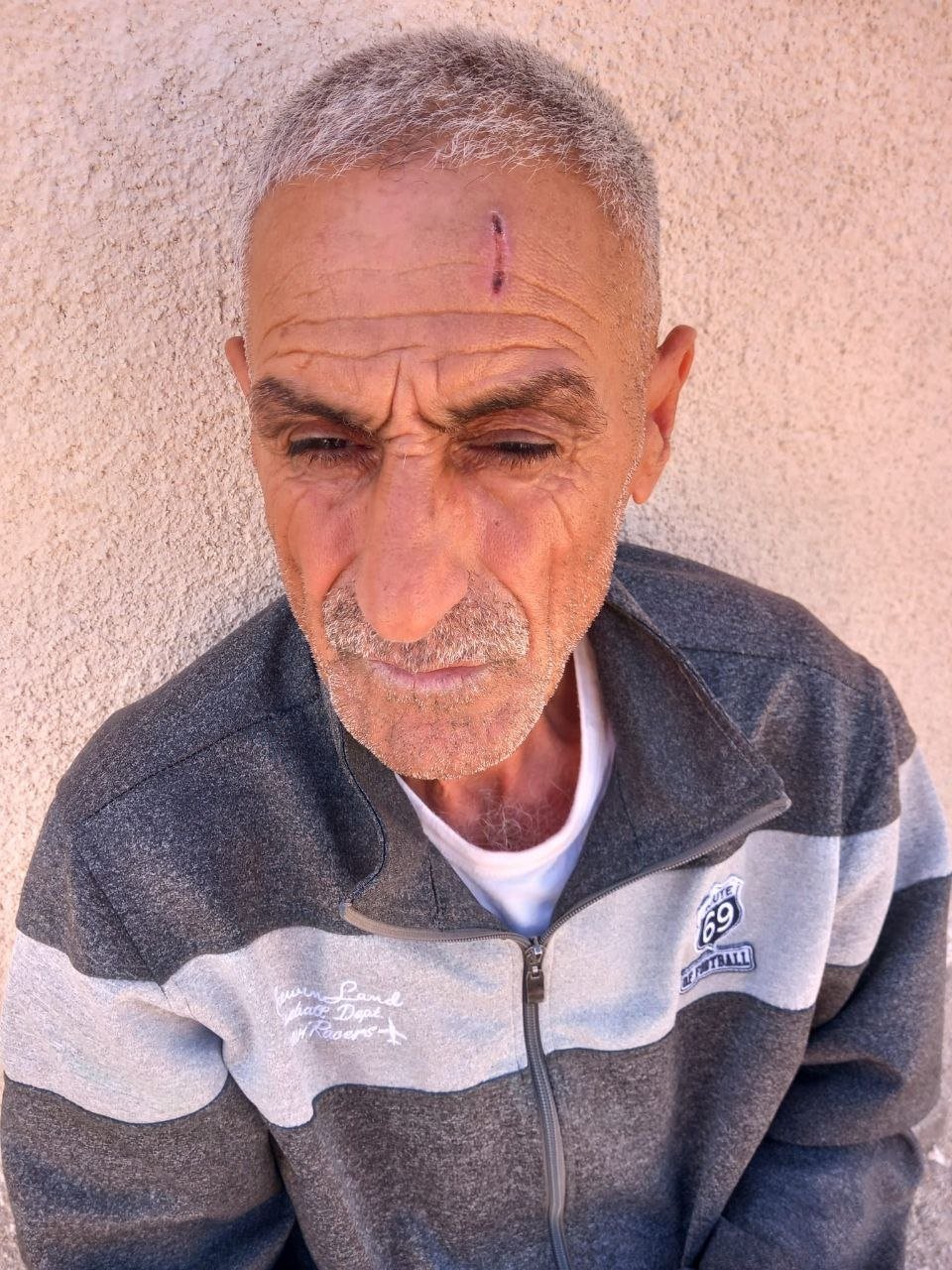 Israeli settlers attack Palestinian home near Hebron, injuring resident